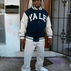 Meet your Posher, Troy